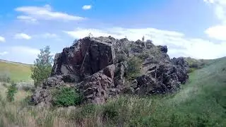 2024 0605 Верхнеуральский  район, р.Хлебинка, висячий камень.