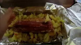 свинина на кости с яблоками и ананасами