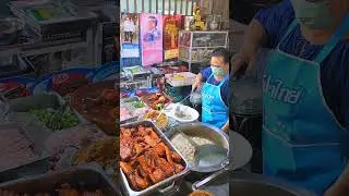 The noodles sell very well. Auntie does it alone. Hundreds of customers in Thailand. #streetfood