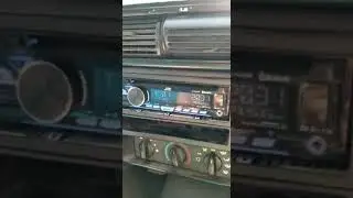 aki escuchando a toño y sus teclados