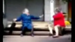 Крутые бабульки дерутся