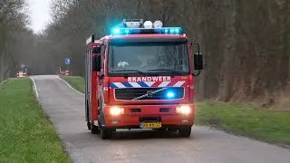 Brandweer Middenmeer [Oude & Nieuwe TS 10-5036] met zwaailicht en sirene in Middenmeer