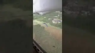 В нижнем самолет врезался