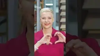 Касманаўтка паказала сымбаль кампаніі Бабарыкі 