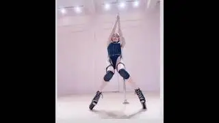 Yui Xin girl sexy Pole dance