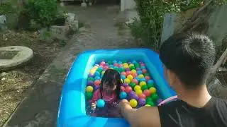 Temani anak berenang dan bermain ditaman