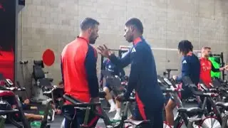 Ruud Van Nisteoorooy Pay Close Attention To Players In The ( GYM )