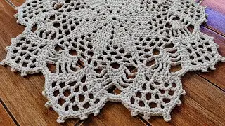 Tapete redondo com barbante grosso 🤩 Fica lindo no banheiro 👌 #crochet #decoration
