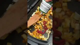 Werbung - Selbstgemachte Currywurst mit der richtigen Currywurst im OptiGrill #shorts #optigrill