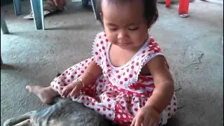 oun juju play with cat.mp4