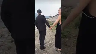 Девушка соблазнила парня.