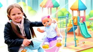 ¡La muñeca bebé Lina se escapa en bicicleta! Juguetes para bebés.