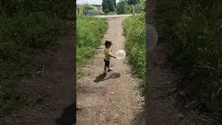 05 07 2020 Вероника играет с шариком