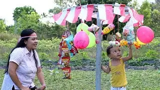 Bayi Lucu Panjat Pinang Merayakan Kemerdekaan 17 Agustus - HUT RI ke 72