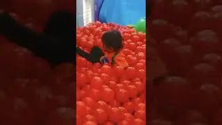 yeyyyyy mandi bola untuk anak di KDS genteng Banyuwangi (3)