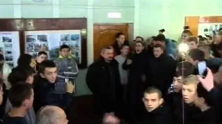 Украинские ПТУшники «люстрировали» директора
