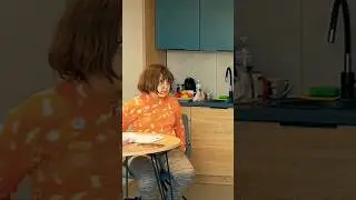 мать треснула дочь 😨