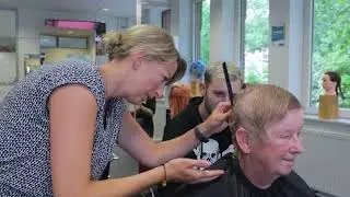 Friseur-Ausbildung mit der Mixed-Reality-Brille