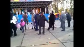 Коля балалай заряжает под музычку 1