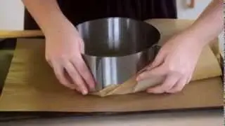How to use a cake ring
