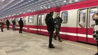 Новый поезд на станции метро Девяткино | СПб 17.01.2018 3/3