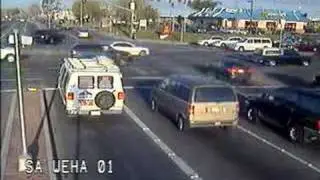 Amazing near miss car crash.