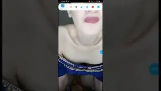 Горячая девочка танцует
