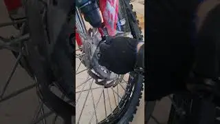 замена подшипников переднего колеса эндуро ч. 1 - снимаем колесо и вынимаем старые подшипники