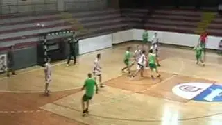 Aleš Bezjak- No-look-pass behind his back