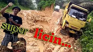 Truck sawit di kejar hujan