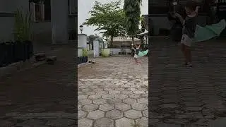 lari bermain layangan anak suka