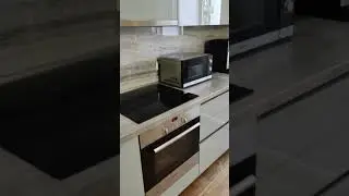 Вместо гола профиля, кухня с выемками под двери, кухня глянец пластик