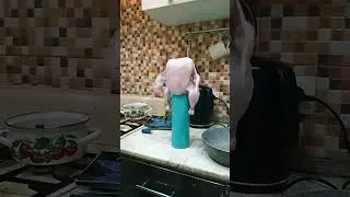 Захожу на кухню, а там.... 