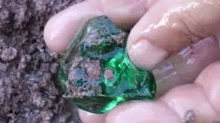 Huge emerald, I'm excited, I've dug up many precious gems in the mine