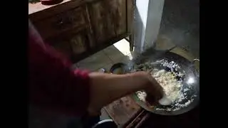 masak nasi pak Yanto