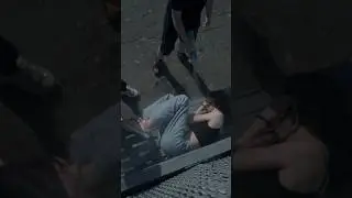 ДЕРГАЕТСЯ КАК ТАРАКАН, ЗАБРЫЗГАЛИ С ДИХЛОФОСА 