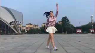 Qingqing rehearsing her most famous dance