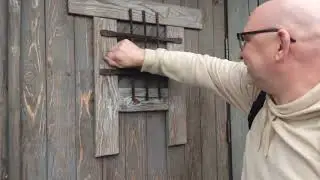Гоблин прячется в сортире