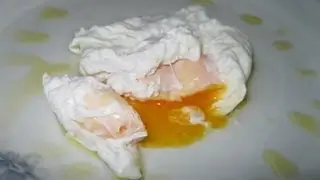 Jak zrobić jajka w koszulkach