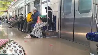 neng Rini janda desa naik kereta api