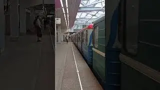 Поезд Номерной(81-717)прибывает на станцию Технопарк (2)г.Москва