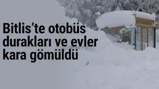 Bitlis’te otobüs durakları ve evler kara gömüldü - Bitlis Haber