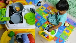 Anam Playing with kitchen set and and making delicious food 😋
