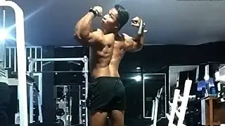 Pakai Barbell Untuk Latih Otot Punggung di Gym