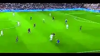 Cristiano nutmegs Busquets