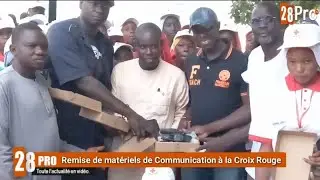 Xalat Santé de Mbacké a Rémi 4 paires de Talkie-walkie à la Croix Rouge départementale de Mbacké