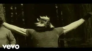 Queens Of The Stone Age - Someone's In The Wolf
