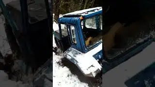 Трактор в болоте