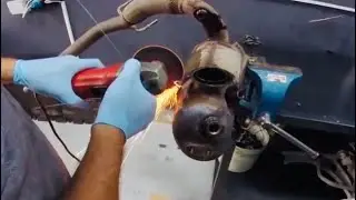 WE CUT THE PARTICLE FILTER (The vehicle was not moving, you will not believe the soot coming out ...