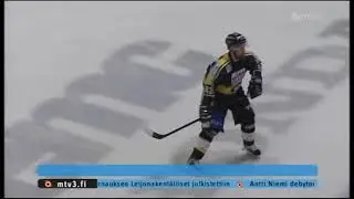 Karalahti haettiin kuulusteluihin jäähallilta (2007)